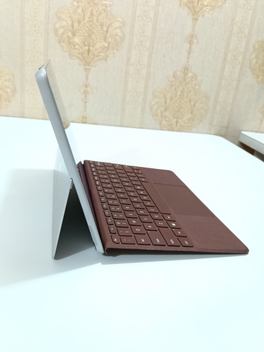 Surface Go មួយទឹក