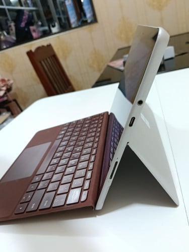 Surface Go មួយទឹក