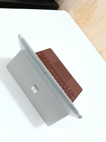Surface Go មួយទឹក