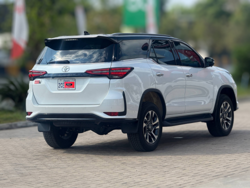 TOYOTA FORTUNER LEGENDER 2025