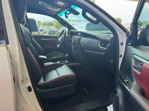 TOYOTA FORTUNER LEGENDER 2025
