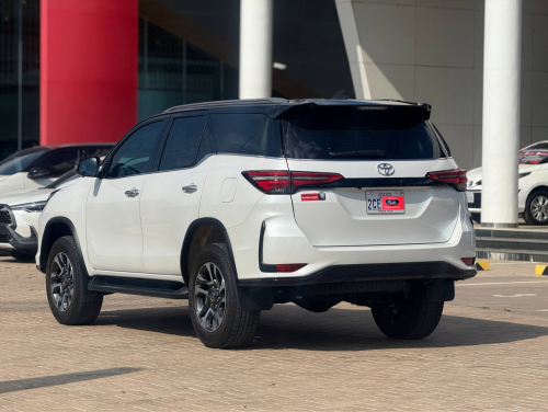 TOYOTA FORTUNER LEGENDER 2025