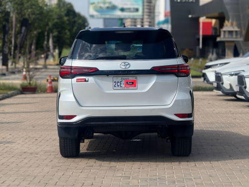 TOYOTA FORTUNER LEGENDER 2025