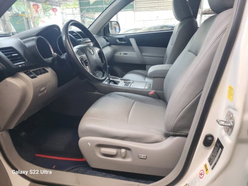 TOYOTA HIGHLANDER 2011