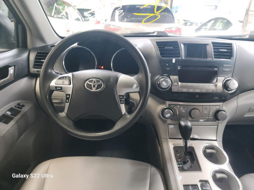 TOYOTA HIGHLANDER 2011