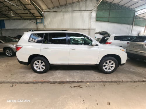 TOYOTA HIGHLANDER 2011