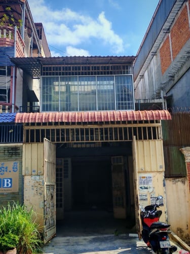ផ្ទះជួល ( ធ្វើឃ្លាំងស្តុកឥវ៉ាន់បានច្រើន)