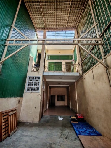 ផ្ទះជួល ( ធ្វើឃ្លាំងស្តុកឥវ៉ាន់បានច្រើន)