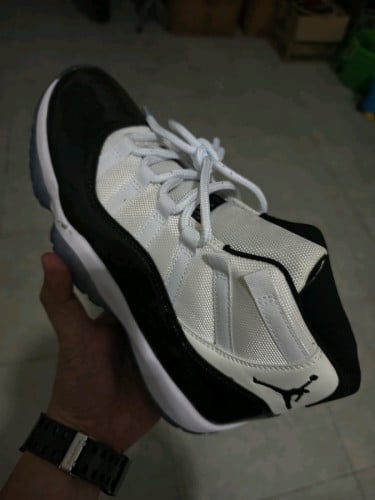 ស្បែកជើង Jordan 11 size 44
