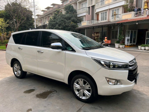 Toyota INNOVA ឆ្នាំ២០២០  7កៅអី ម្ចាស់ផ្ទាល់