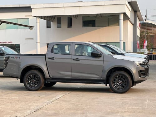⭐ ISUZU D.max Deluxe 1.9L ឆ្នាំ 2026 ថ្មី100% ( ទិញភ្លាមបានភ្លាម)ធានាតម្លៃពិសេស