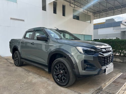⭐ ISUZU V-CROSS ឆ្នាំ 2026 ថ្មី100% ( ទិញភ្លាមបានភ្លាម)ធានាតម្លៃពិសេស