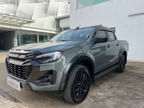 ⭐ ISUZU V-CROSS ឆ្នាំ 2026 ថ្មី100% ( ទិញភ្លាមបានភ្លាម)ធានាតម្លៃពិសេស