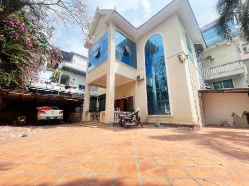 វីឡាសម្រាប់ជួល នៅទួលទំពូង | Villa for rent at Toul Tumpung