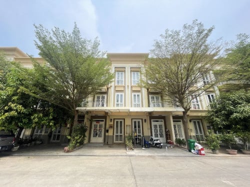 Link house for sale at borey Mekong royal