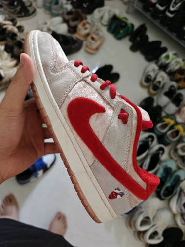 ស្បែកជើង Nike Dunk SB Strange love size 45