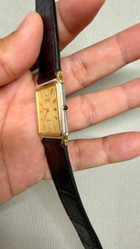 Original Ultra Rare Vintage SEIKO Dolce Tank Gold Textured Linen Dial with SGP 30 Dress Watch 1985