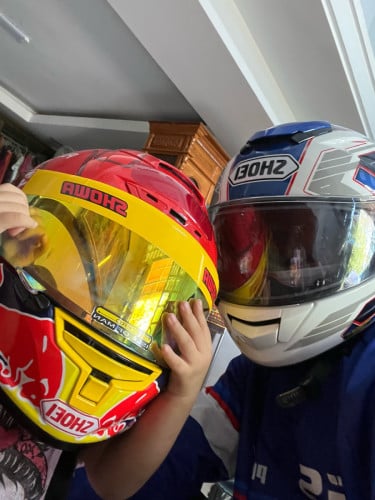 Shoei GT Air Size L  original ស្អាតណាស់ម៉ូតនេះ ជប៉ុន 100% ស្ទេីប៉ុងតិច ខាងក្រៅនៅស្អាត 97%