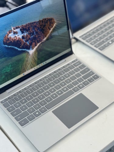 Surface go 1 laptop