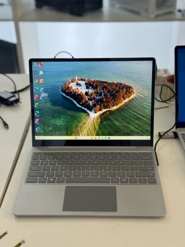 Surface go 1 laptop