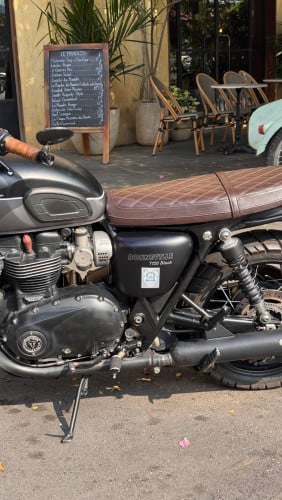 Triumph Bonneville T120 Black ACE edition