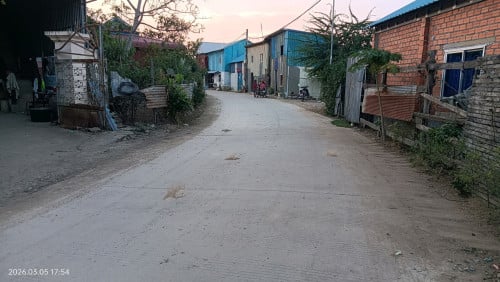 ដីមាន2ផ្ទះលក់ ៤៤០០០$
