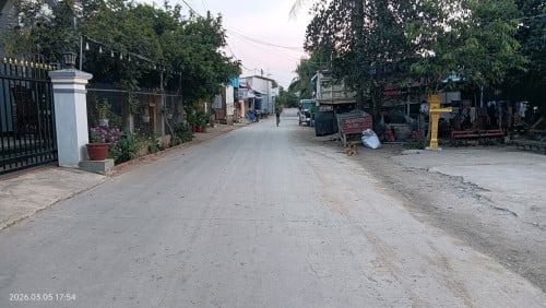 ដីមាន2ផ្ទះលក់ ៤៤០០០$