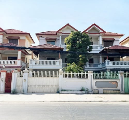 វីឡាទោលដាក់លក់បន្ទាន់ (សំរោងអណ្តែត)