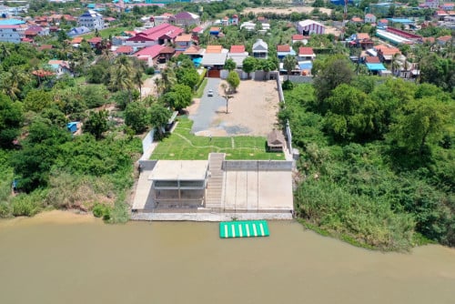 ដីលក់ ជាប់ទន្លេរមេគង្គ នៅសង្កាត់បាក់ខែង ខណ្ឌជ្រោយចង្វារ ក្រុងភ្នំពេញ