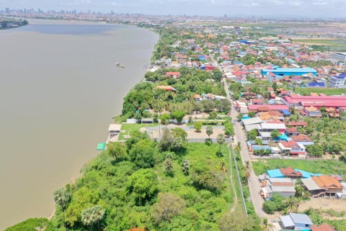 ដីលក់ ជាប់ទន្លេរមេគង្គ នៅសង្កាត់បាក់ខែង ខណ្ឌជ្រោយចង្វារ ក្រុងភ្នំពេញ