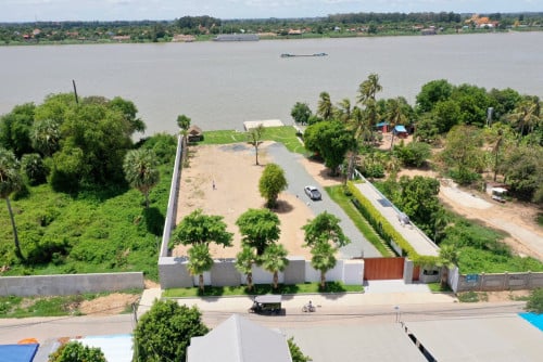 ដីលក់ ជាប់ទន្លេរមេគង្គ នៅសង្កាត់បាក់ខែង ខណ្ឌជ្រោយចង្វារ ក្រុងភ្នំពេញ