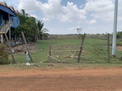 ដីភូមិ 15x70m