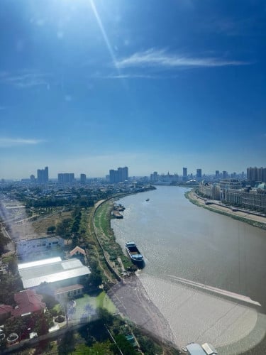 ខុនដូរជួលទីតាំងក្បាលកោះ (Condo vue Aston)