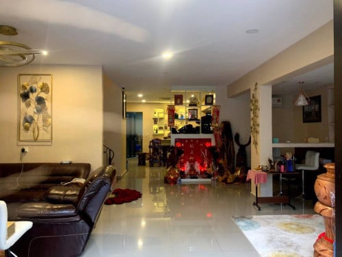 ๐ฆVilla Available for Urgent Sale at a Special Price (Negotiable).