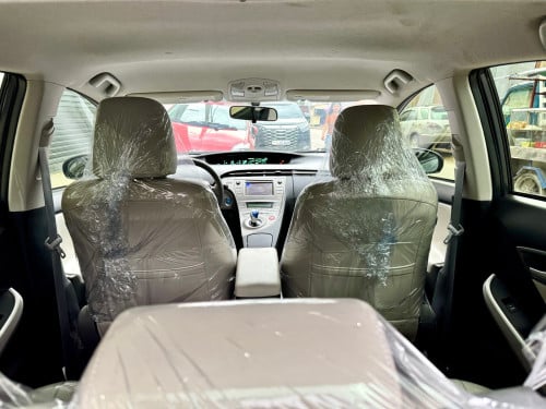 🚘 បង់រំលស់​១០០%ពុំចាំបាច់មានប្រាក់ចូលរួម​💰ការប្រាក់​0.65% 2013 Toyota Prius option2 (ក្រដាសពន្ធ)