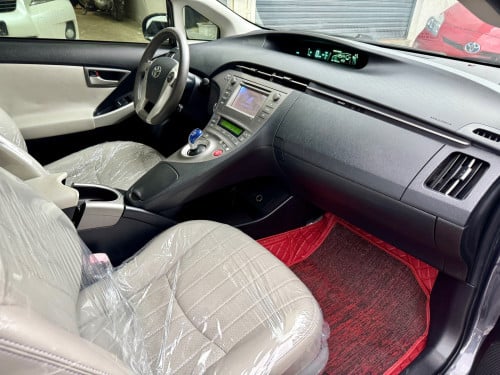 🚘 បង់រំលស់​១០០%ពុំចាំបាច់មានប្រាក់ចូលរួម​💰ការប្រាក់​0.65% 2013 Toyota Prius option2 (ក្រដាសពន្ធ)