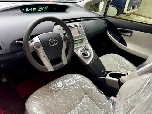 🚘 បង់រំលស់​១០០%ពុំចាំបាច់មានប្រាក់ចូលរួម​💰ការប្រាក់​0.65% 2013 Toyota Prius option2 (ក្រដាសពន្ធ)