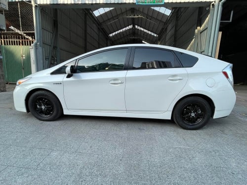 🚘2012 Toyota Prius Option3 ក្នុងលឿង