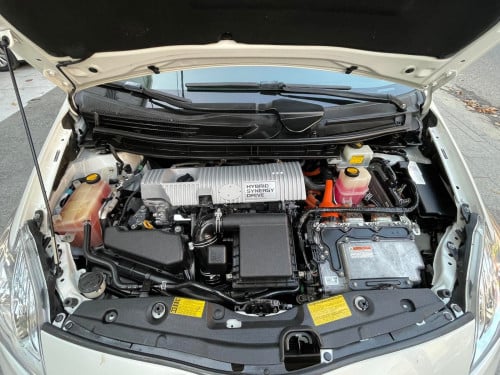 🚘2012 Toyota Prius Option3 ក្នុងលឿង