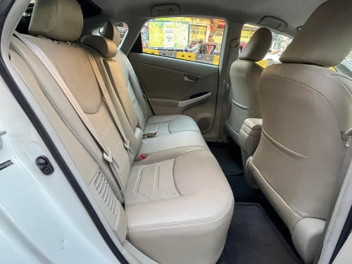 🚘2012 Toyota Prius Option3 ក្នុងលឿង