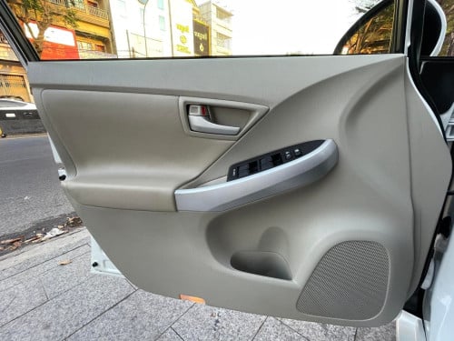 🚘2012 Toyota Prius Option3 ក្នុងលឿង