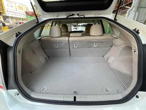 🚘2012 Toyota Prius Option3 ក្នុងលឿង