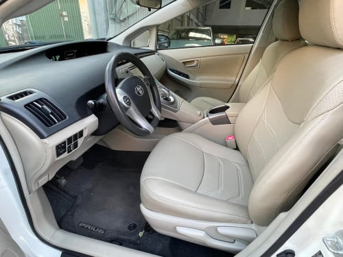 🚘2012 Toyota Prius Option3 ក្នុងលឿង