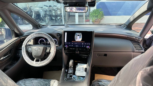 Alphard 2024