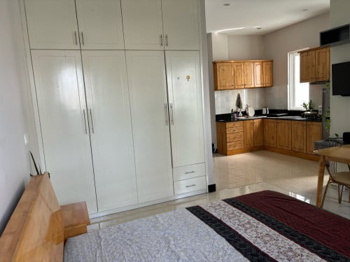 Full furnished Studio apartment with elevator _带电梯的精装修单间公寓