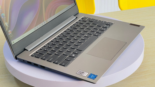 Lenovo Ideapad 1 (1ទឹកស្អាត 98% )ស្តើងស្អាត ស្រាល👍🏻✅🌸🥳