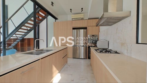 Renovated 4 Bedroom Apartment For Sale | Daun Penh | Phnom Penh