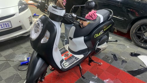 Scoopy 024 ក្រុមហ៊ុន 25 ចរចារ