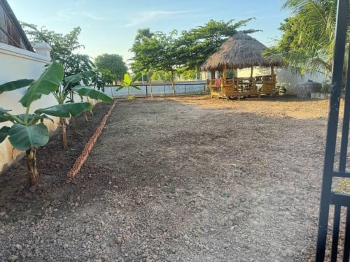 ដីលក់ជាប់ផ្លូវរដ្ឋ