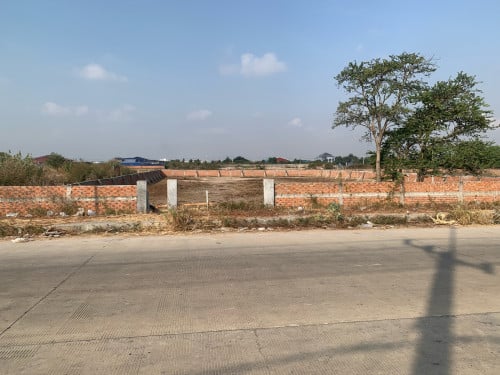 ដីលក់ផ្លូវបី នៅសង្កាត់គោករកា